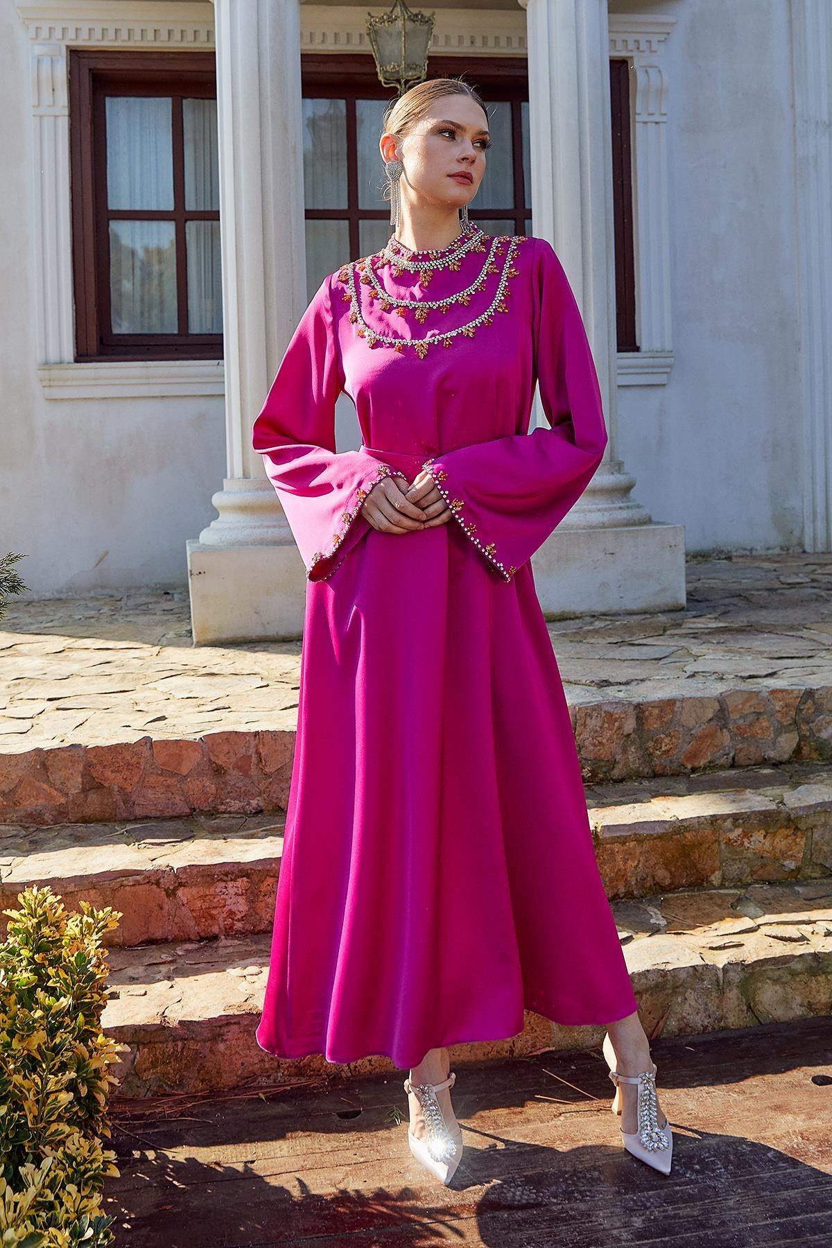 El İşlemeli Elbise Fuşya