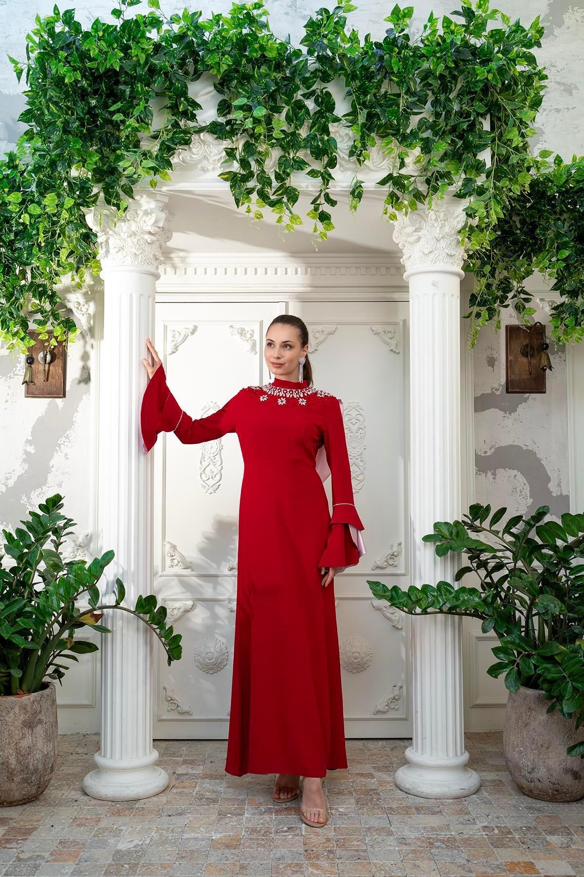 El İşlemeli Elbise Kırmızı