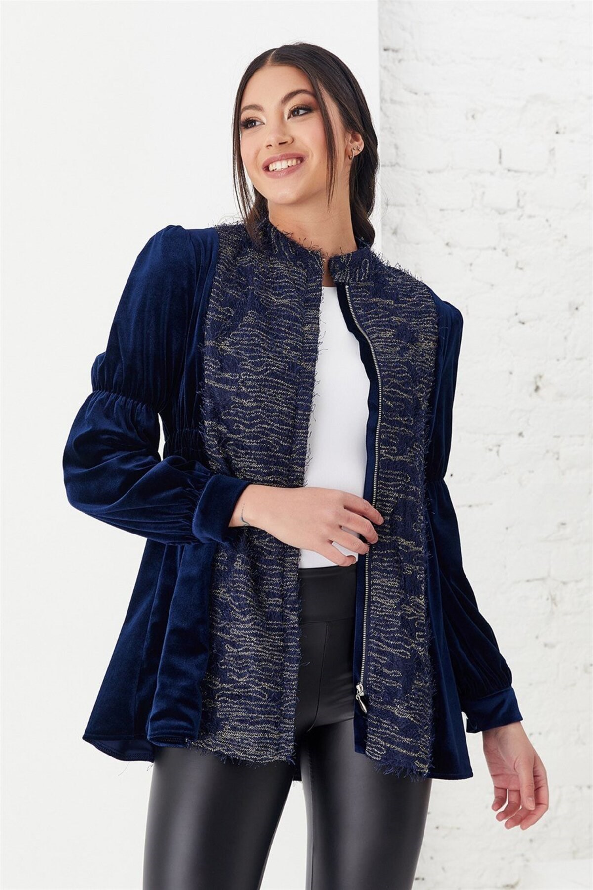 Hasır Işlemeli Hakim Yaka Kadife Ceket Lacivert