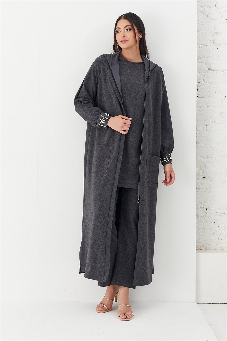 İki İplik Kapsonlu Kolu Taşlı Bluz Pantolon Abaya Üçlü Takım Gri