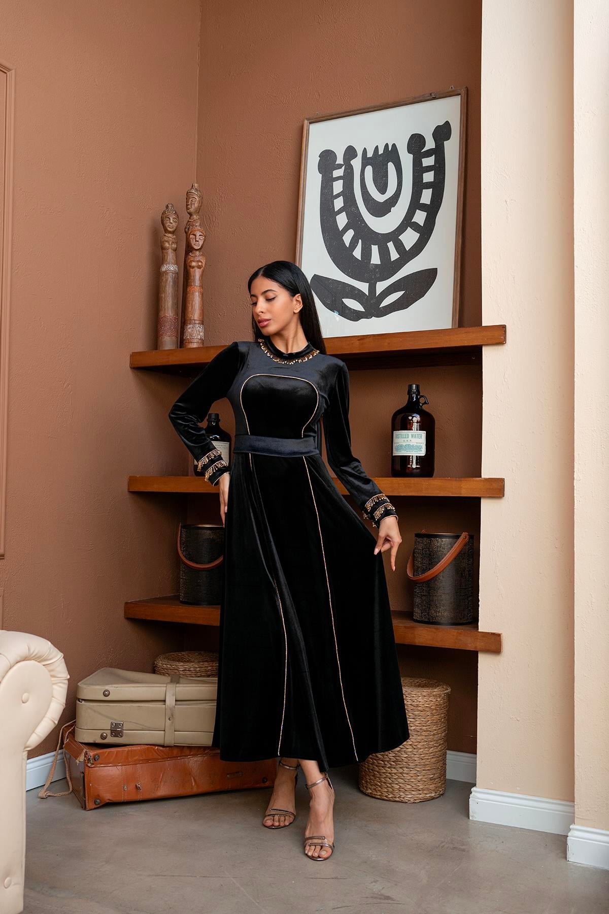 Kadife El İşlemeli Elbise Siyah