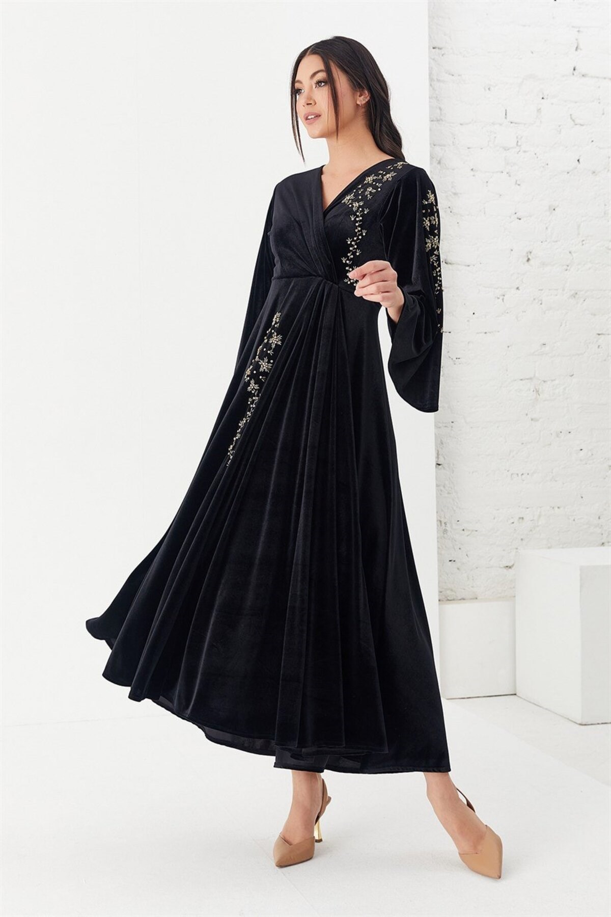 Kadife Taş İşlemeli Kruvaze Yaka Elbise Siyah