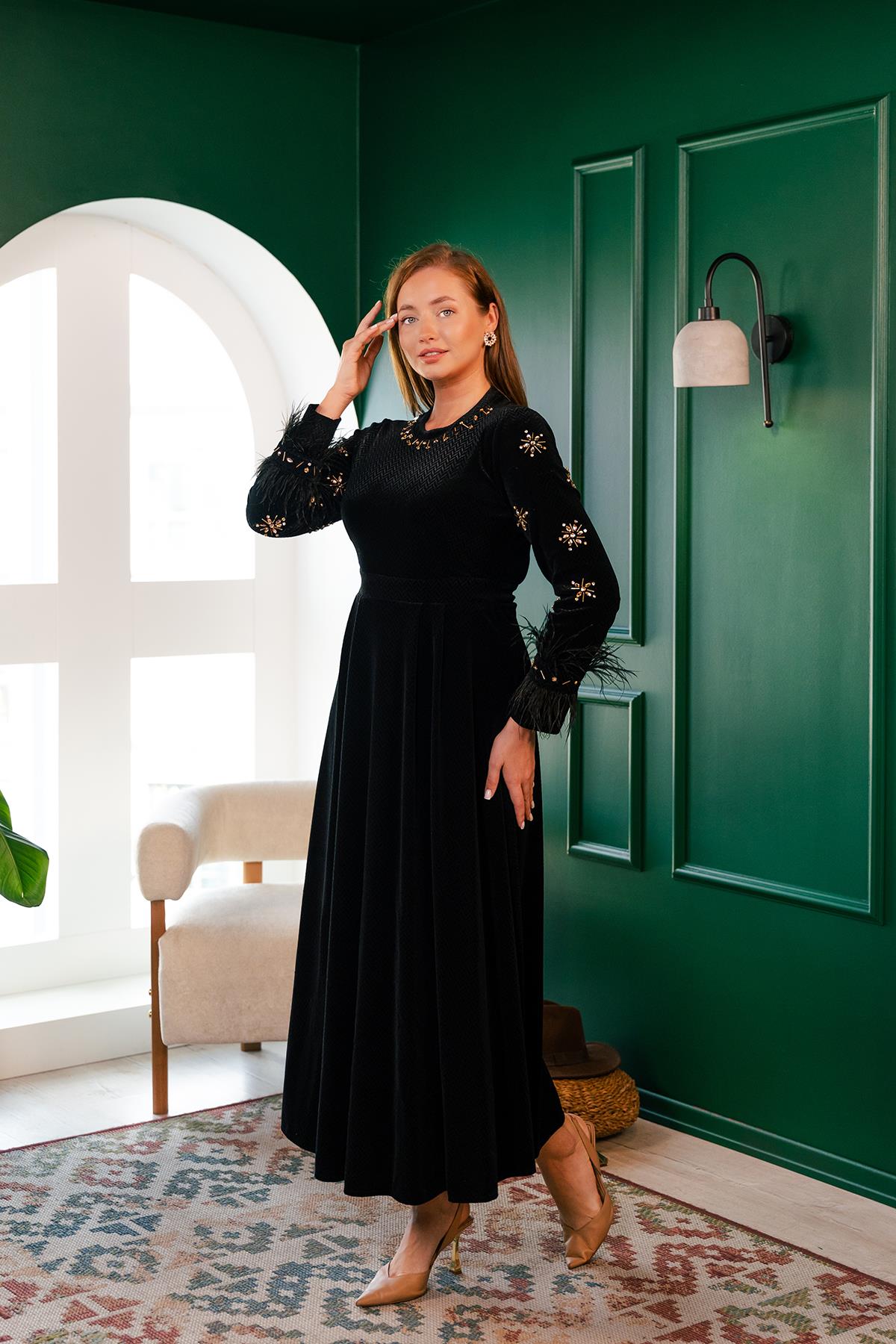 Kolları Taş İşlemeli Elbise Siyah