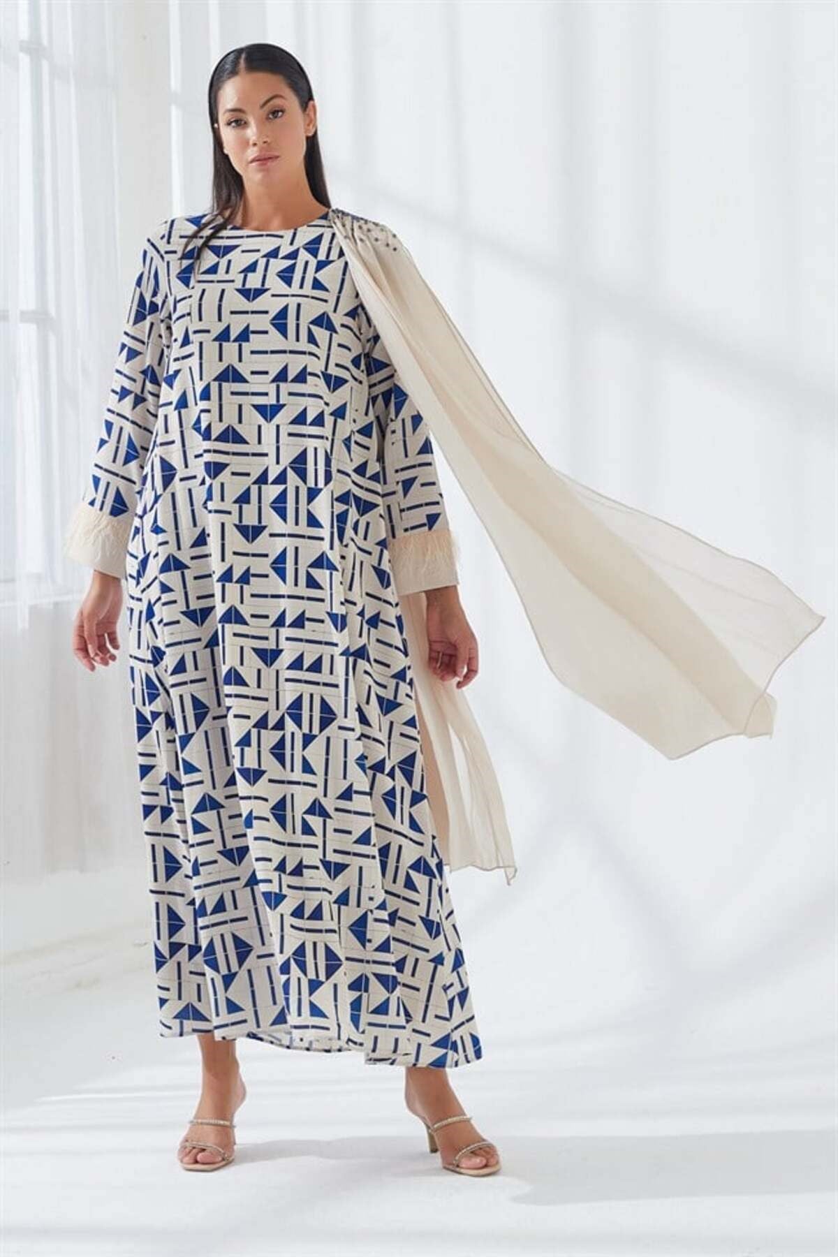 Omuzdan Şifon Şallı Taş İşlemeli Elbise Krem