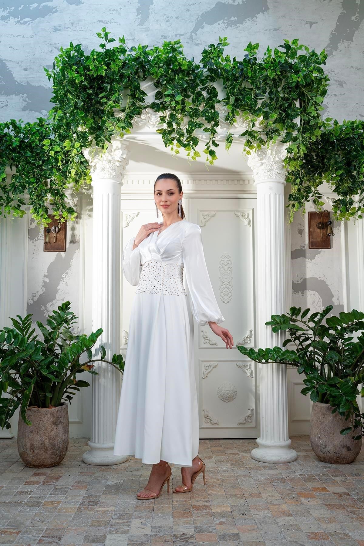 Organze El İşlemeli Elbise Beyaz