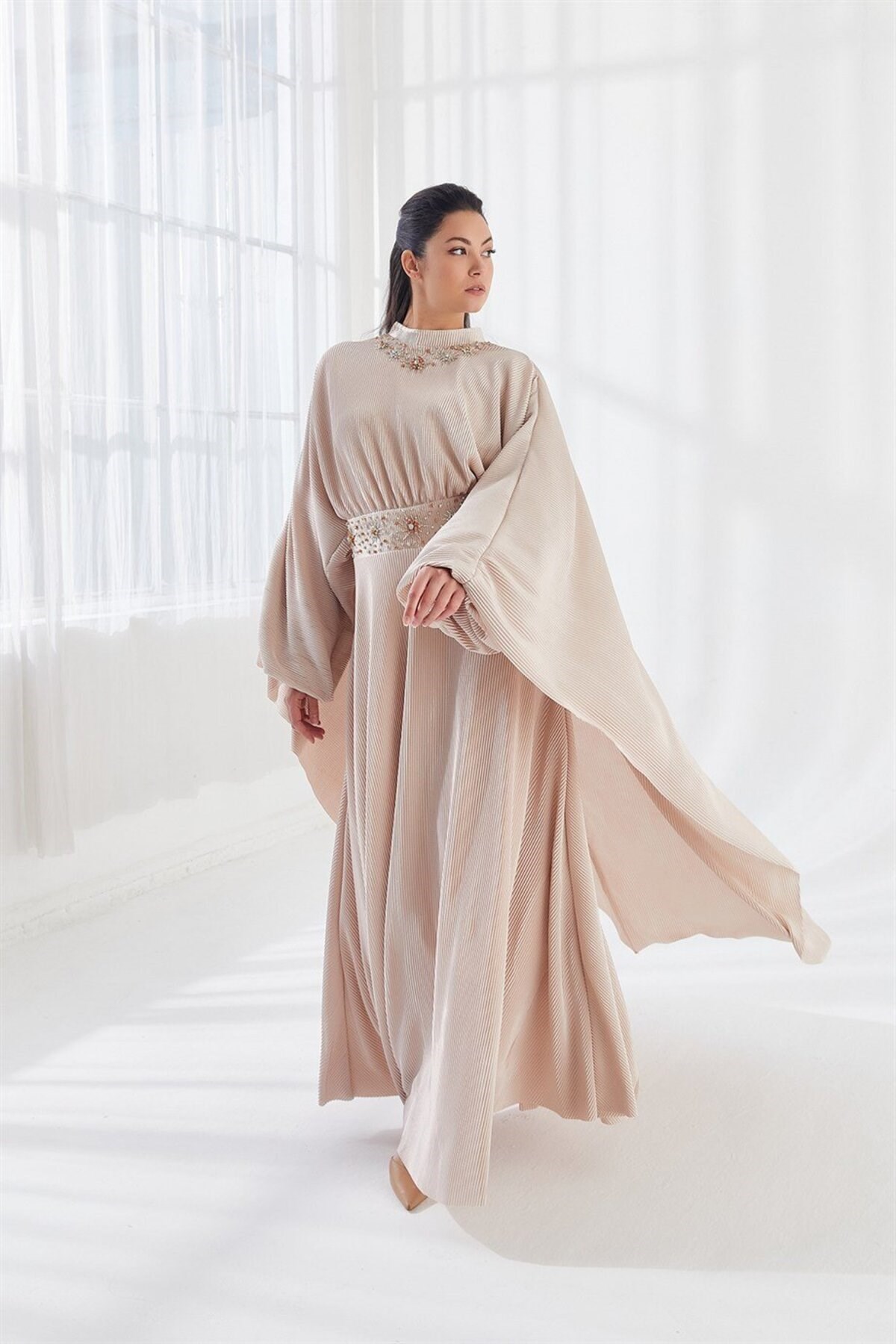 Pelerini Taş İşlemeli Elbise Pudra