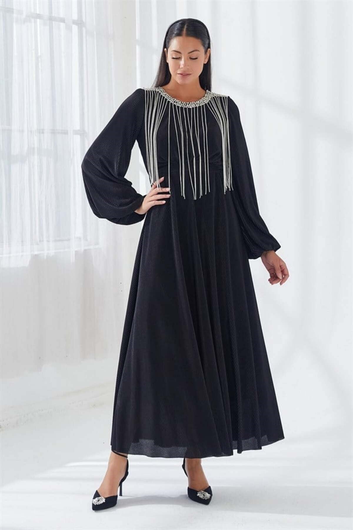 Pliseli Taş İşlemeli Elbise Siyah