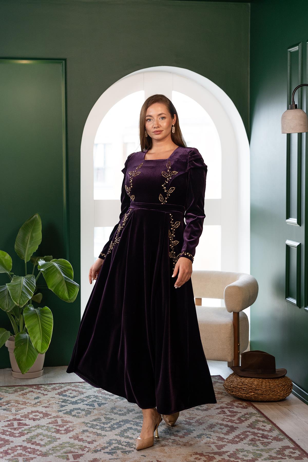 Taş İşlemeli Kadife Elbise Mor