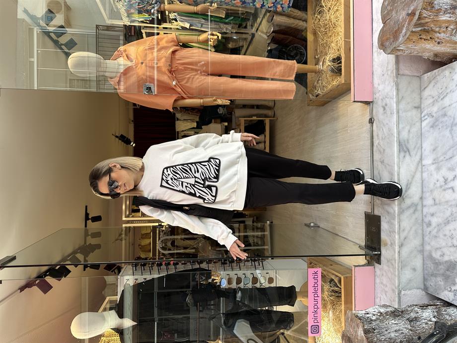 Beyaz A Sweatshirt