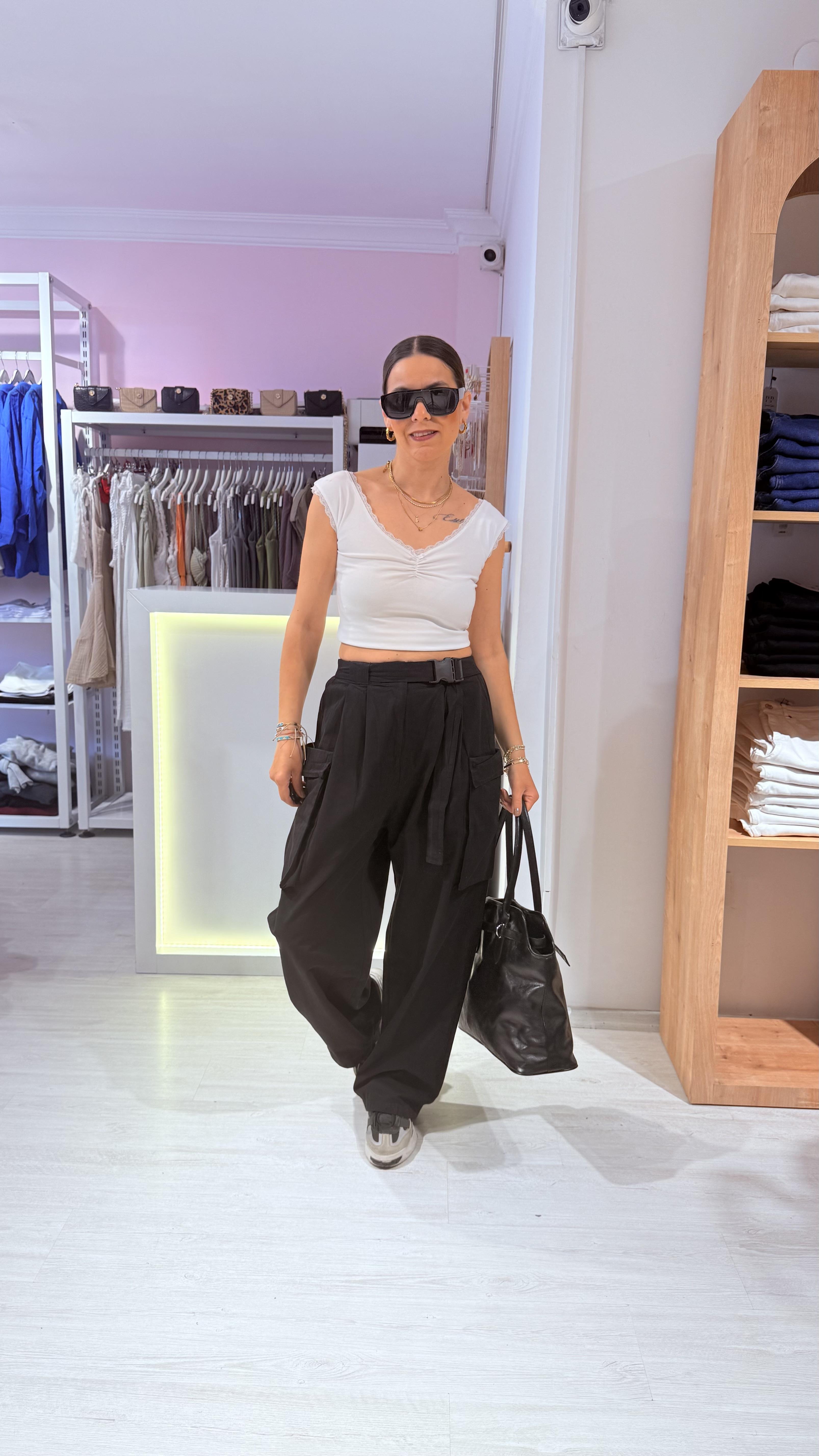 Beyaz Dantelli Crop
