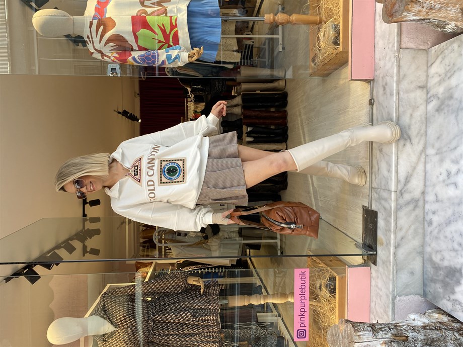 Beyaz Fermuarlı Sweatshirt