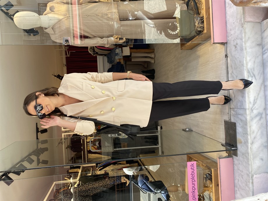 Gold Düğmeli Ekru Blazer