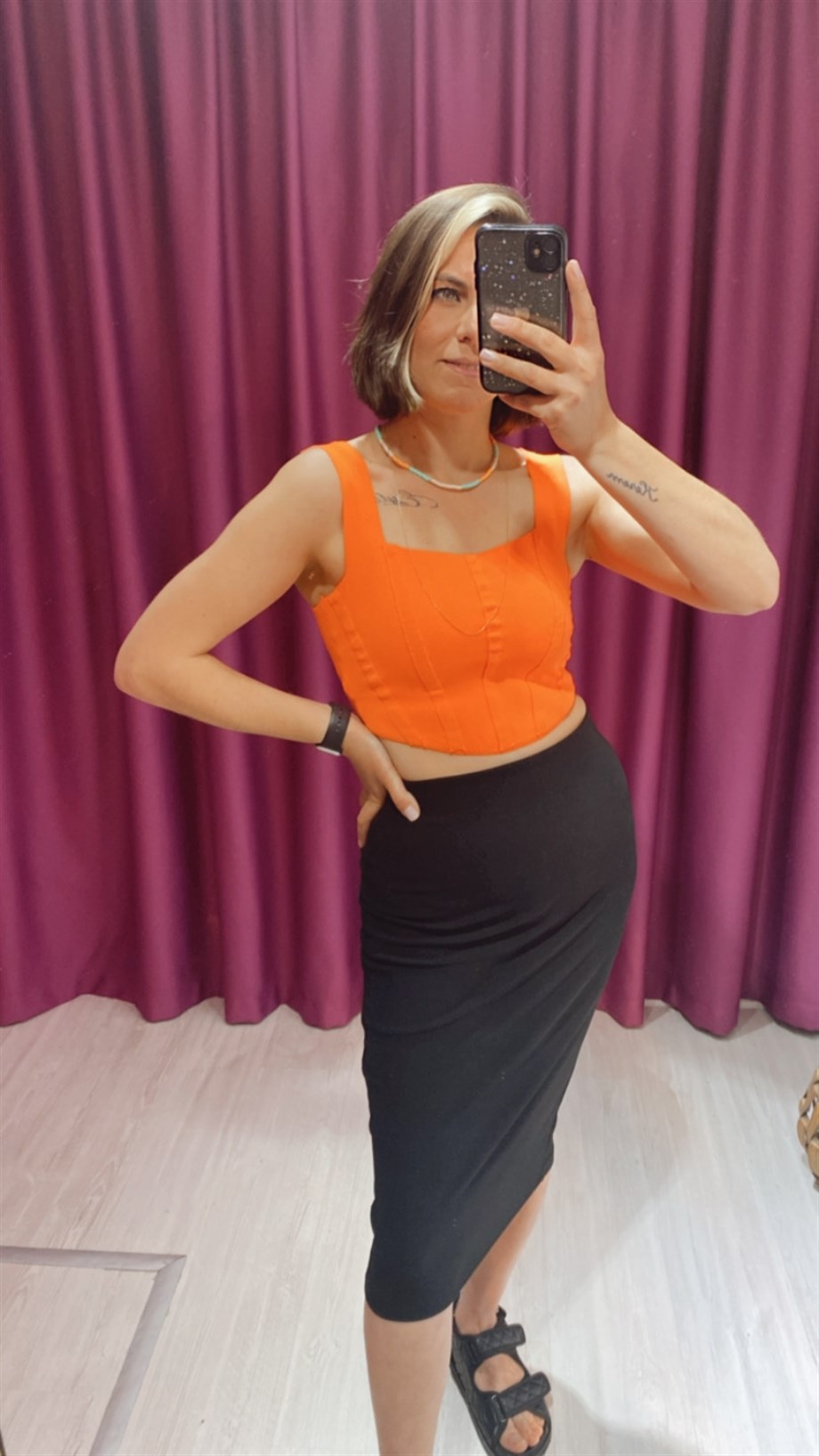 Turuncu Korse Model Crop