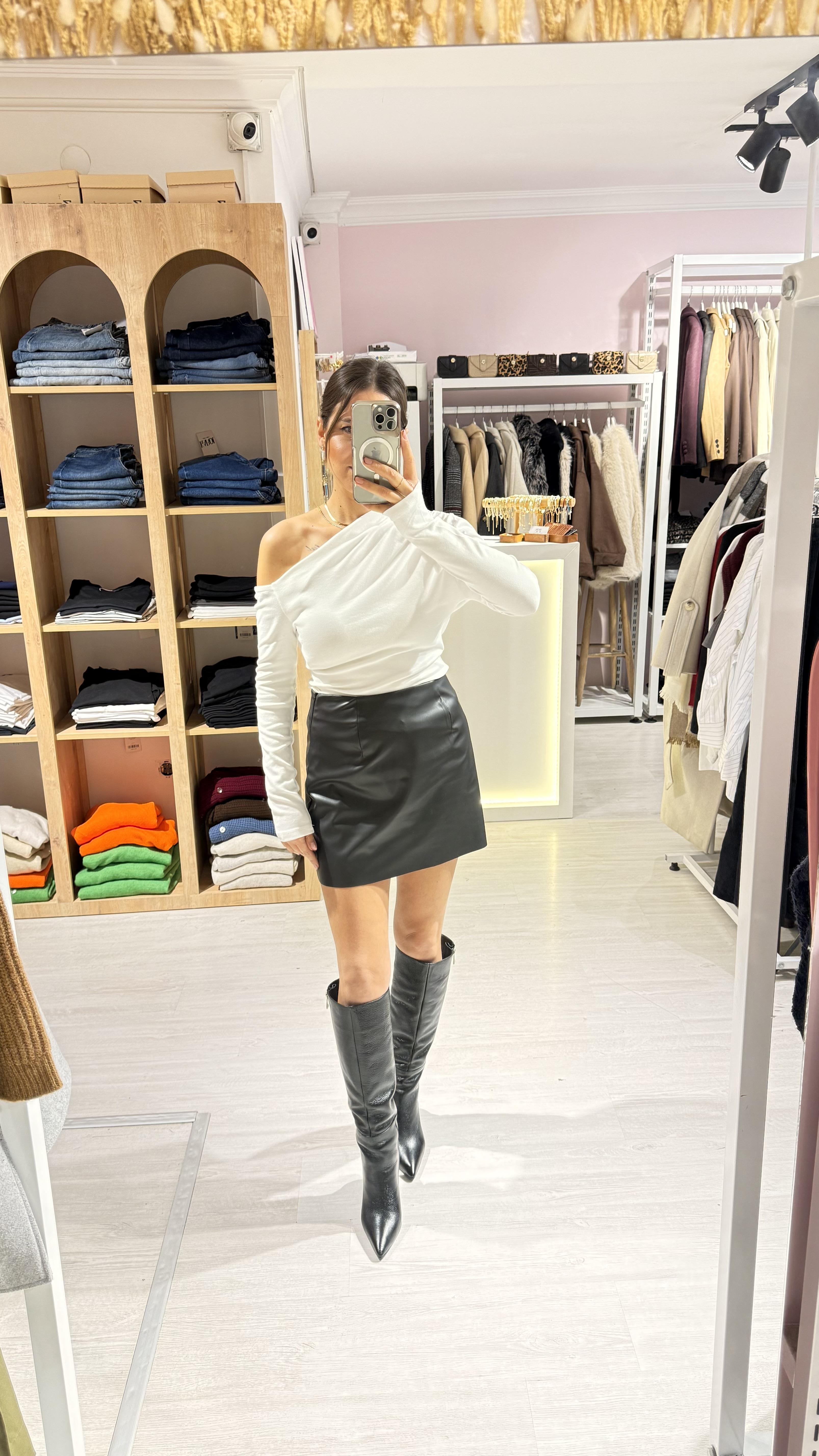 Beyaz Düşük Omuz Body
