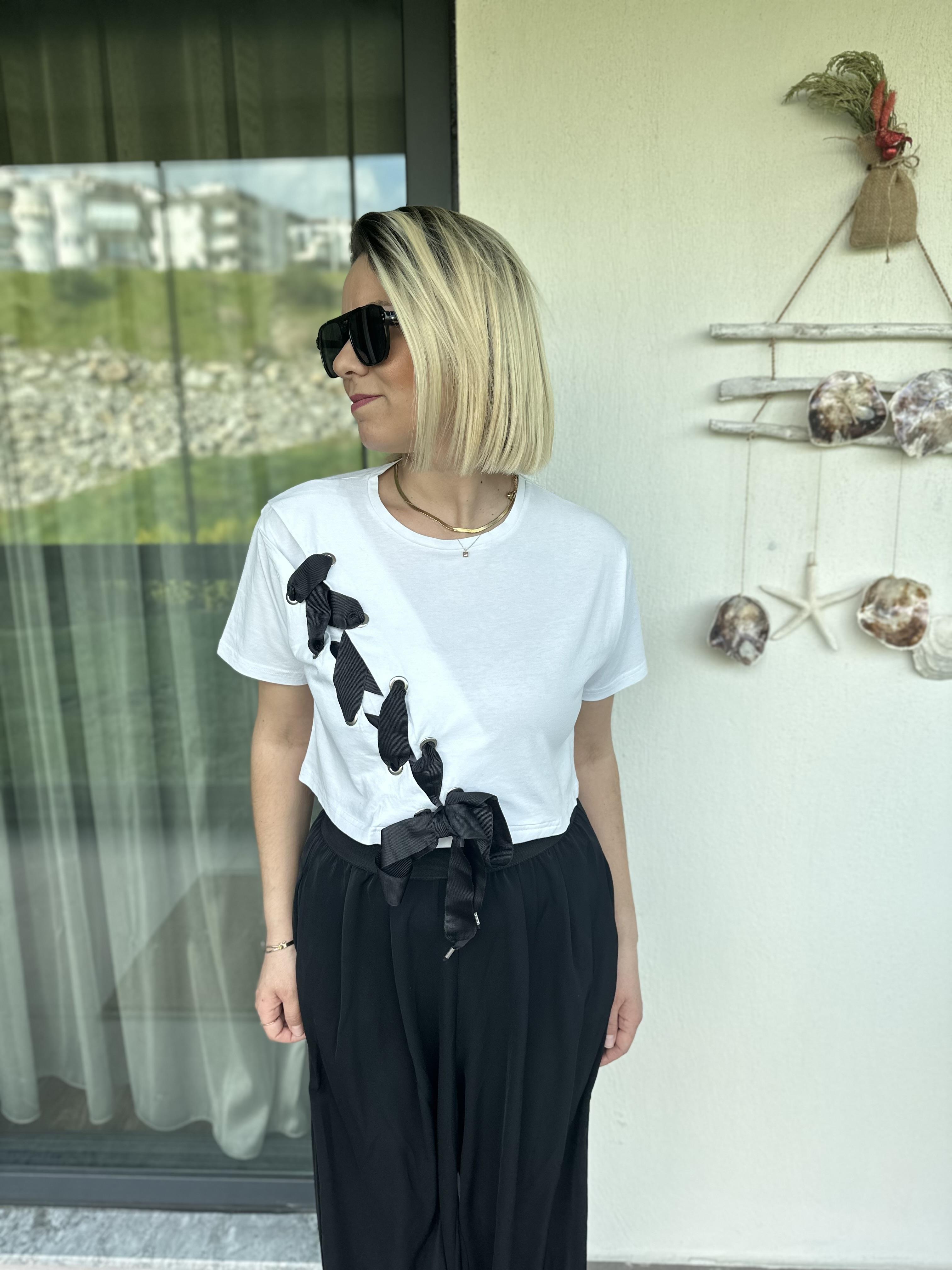 Beyaz Kurdeleli Tshirt