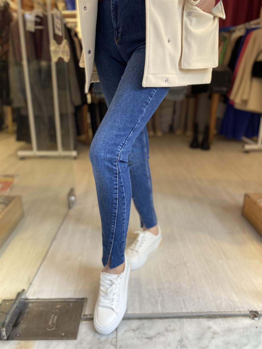 Paça Detaylı Koyu Mavi Jean
