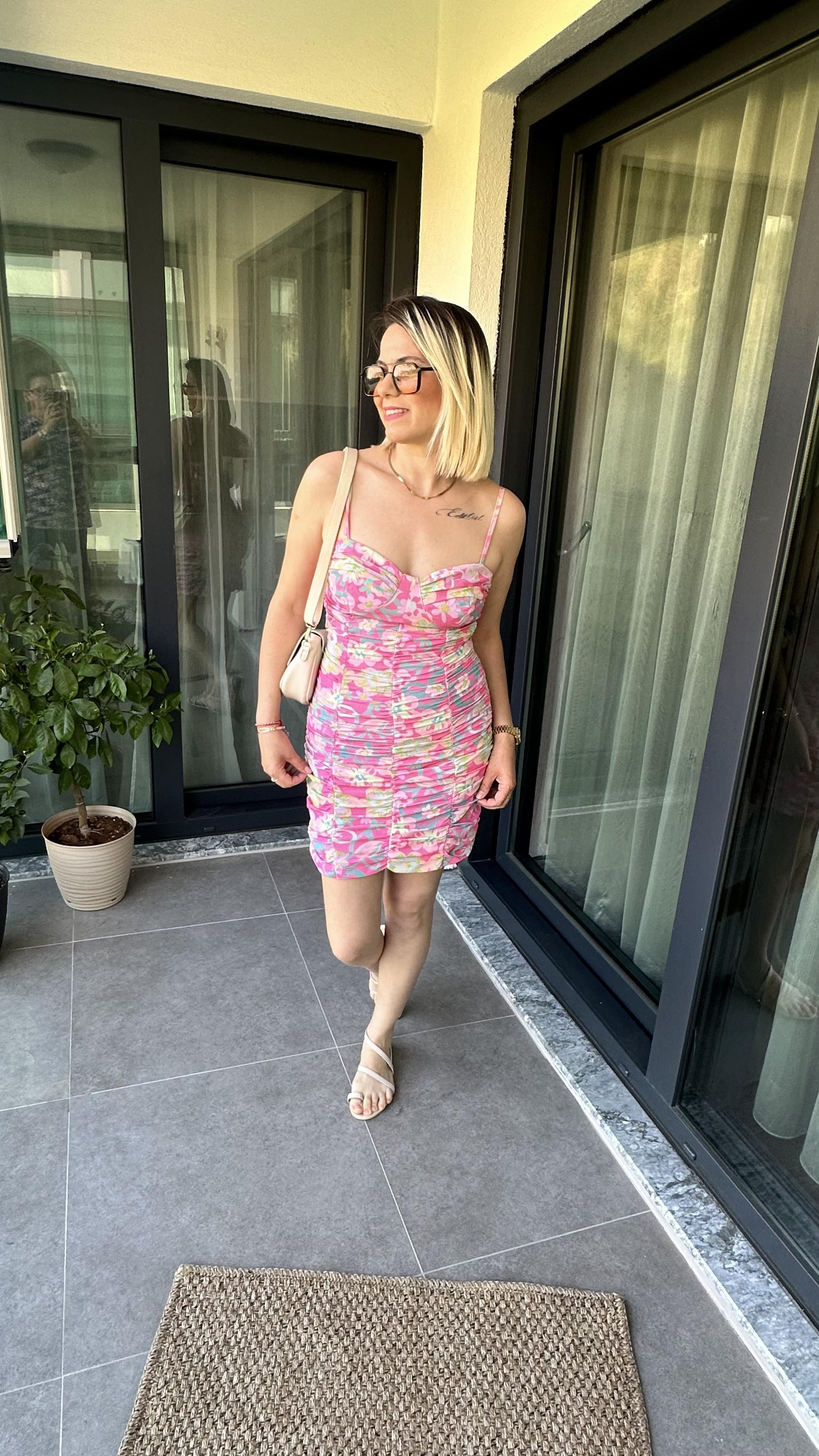Pembe Çiçekli Mini Elbise