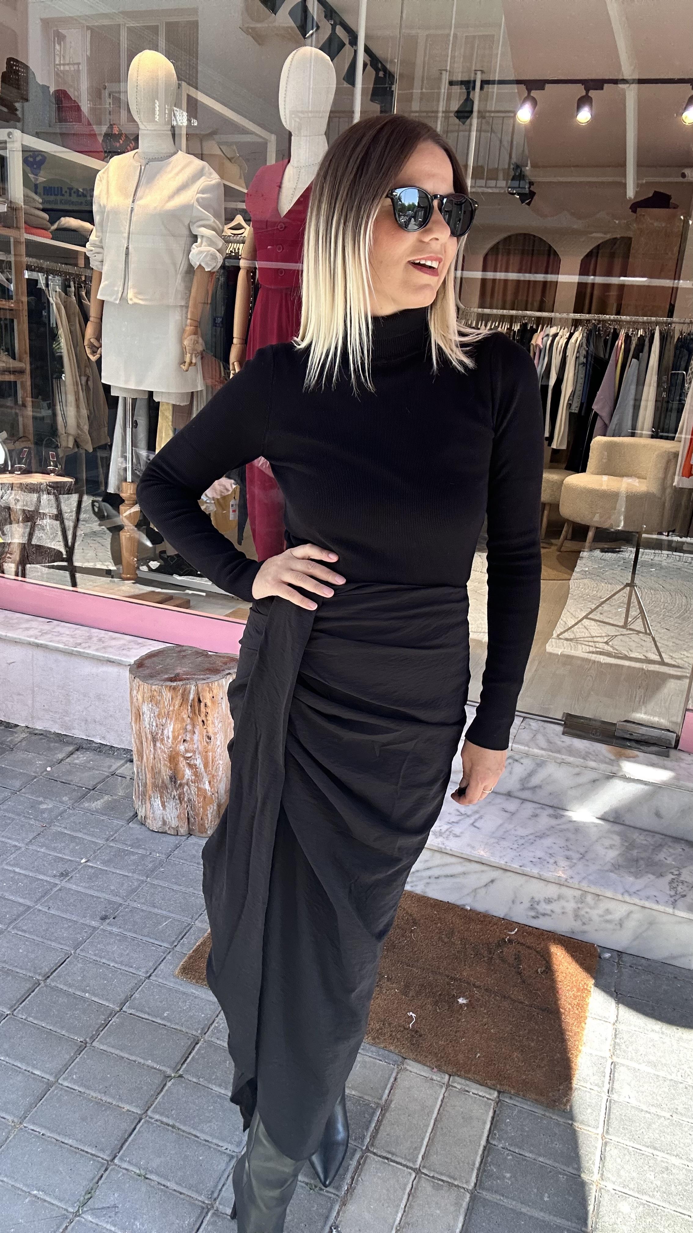 Siyah Büzgülü Etek