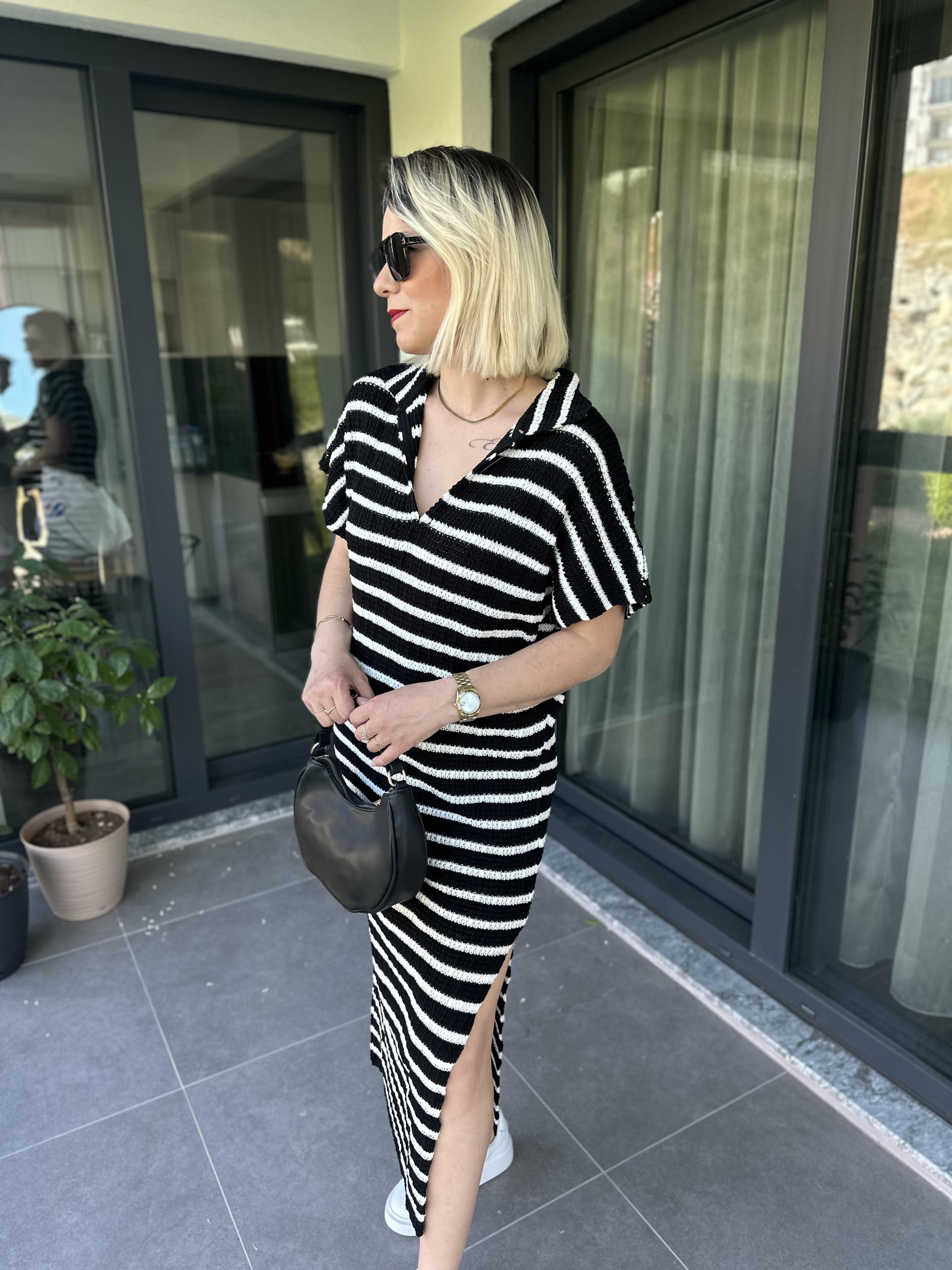 Siyah Çizgili Yakalı Elbise