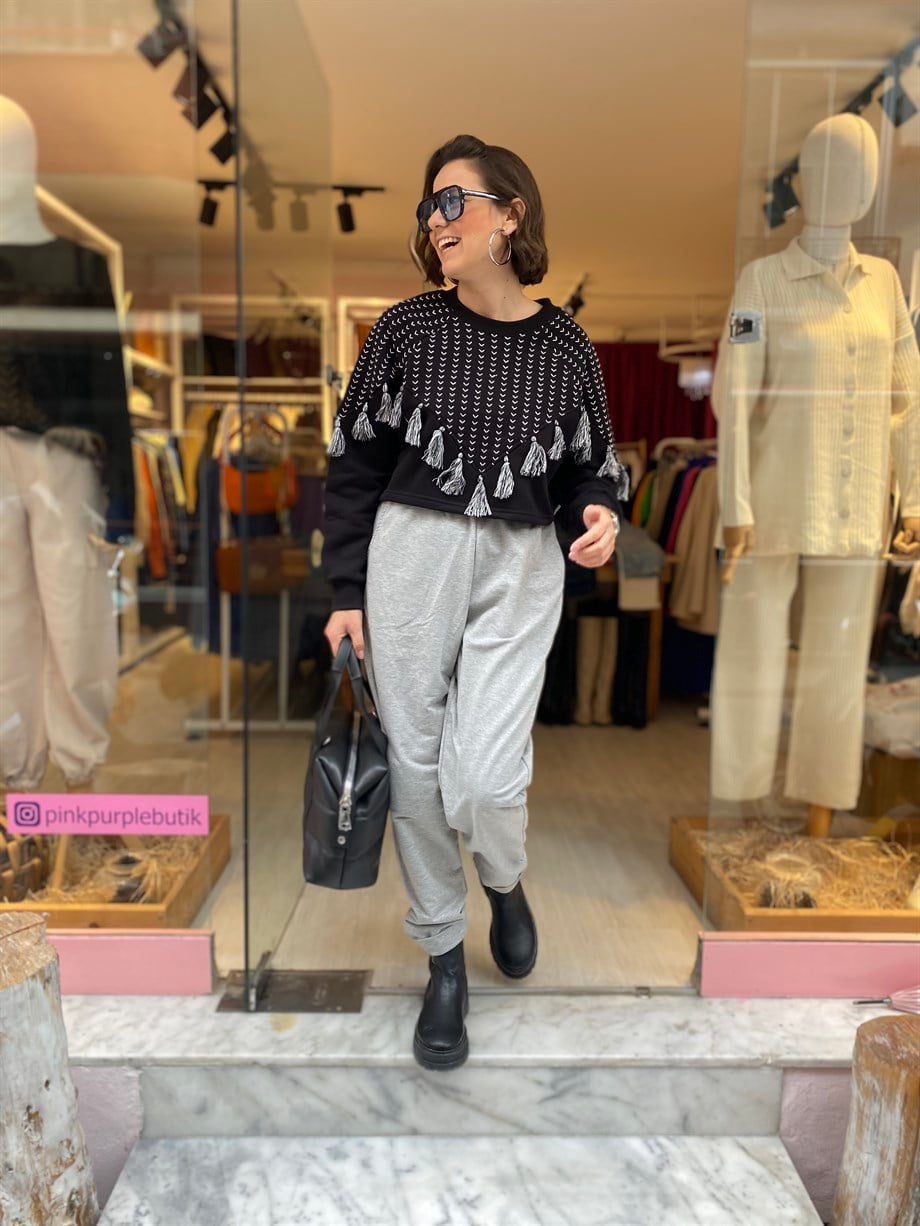 Siyah Püsküllü Kısa Sweatshirt