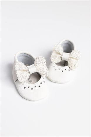 Beyaz Pullu Fiyonklu Kız Bebek  Ayakkabı