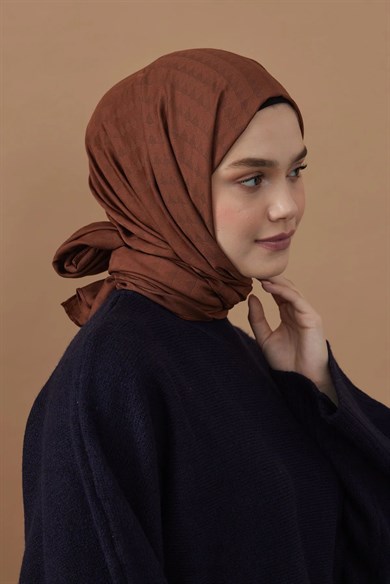 Soft Jakar Üçgen Desen Şal Kahverengi