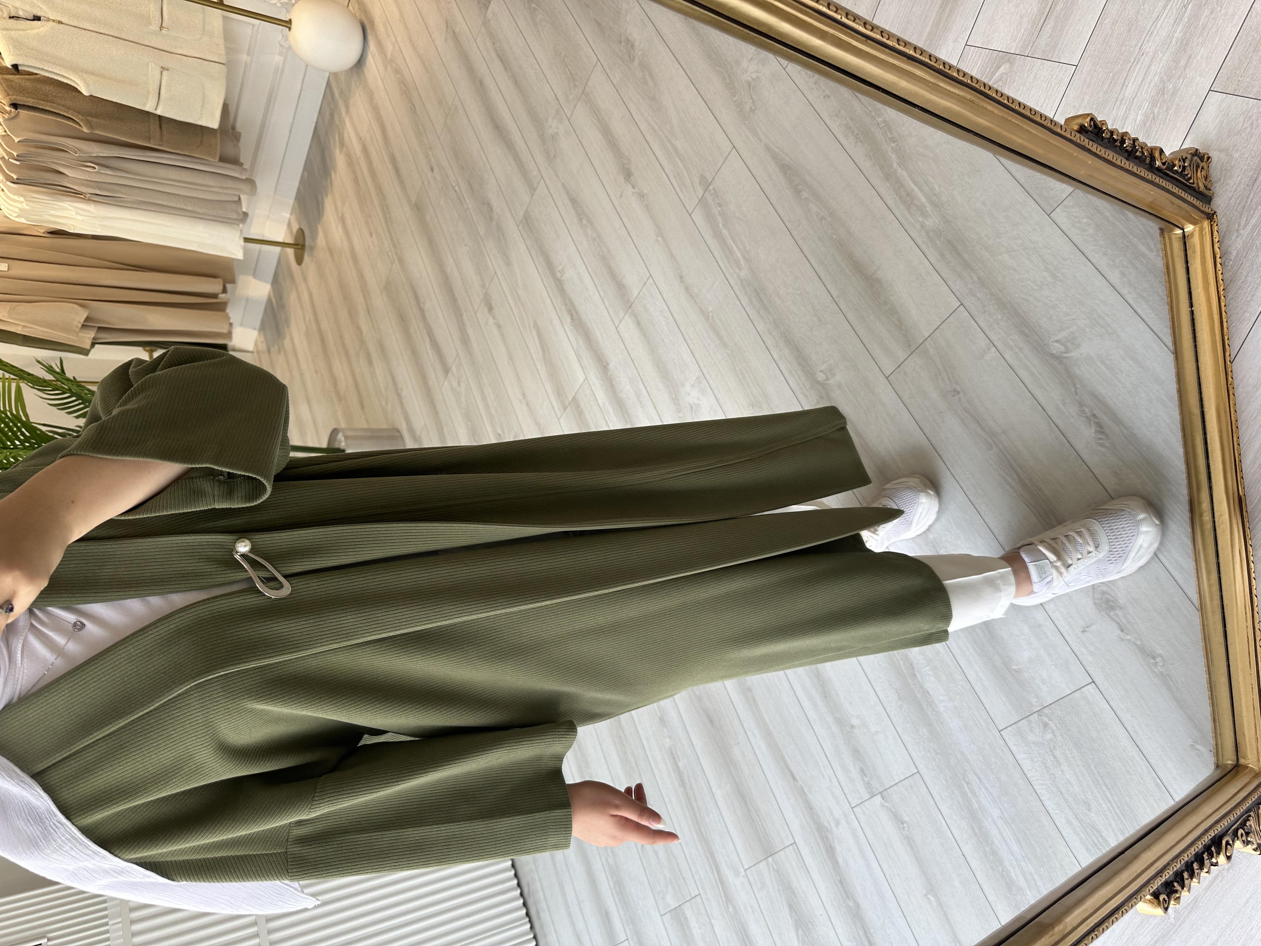 BROŞ DETAYLI YEŞİL HIRKA