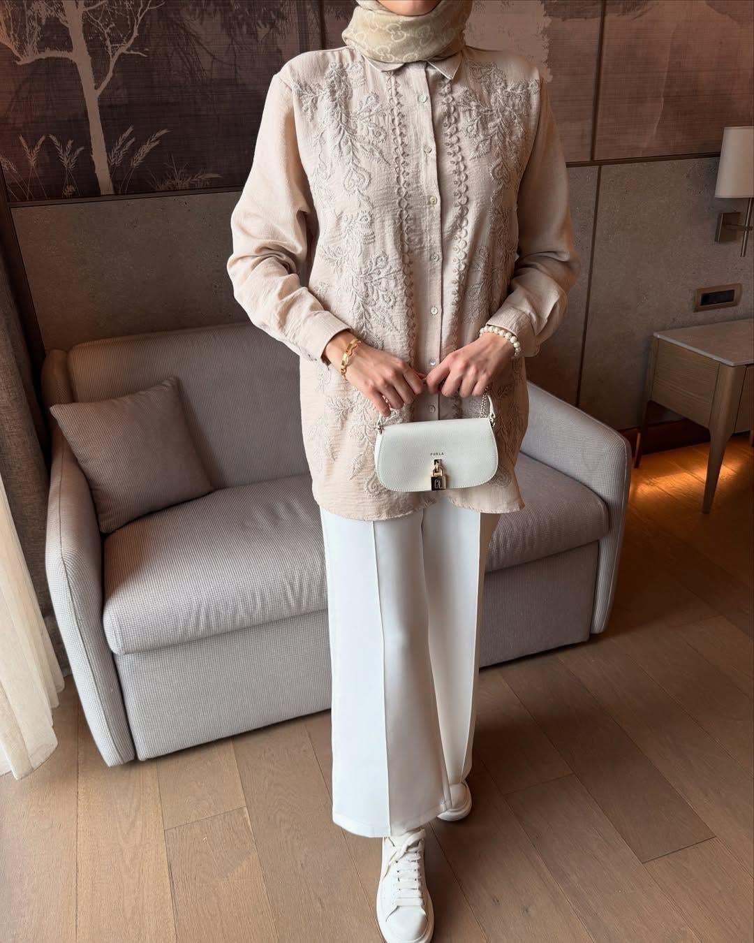 Ivanna Soft Beige