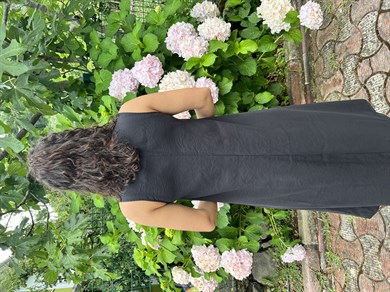 Siyah Tencel Kumaş V Yaka Sıfır Kol Elbise
