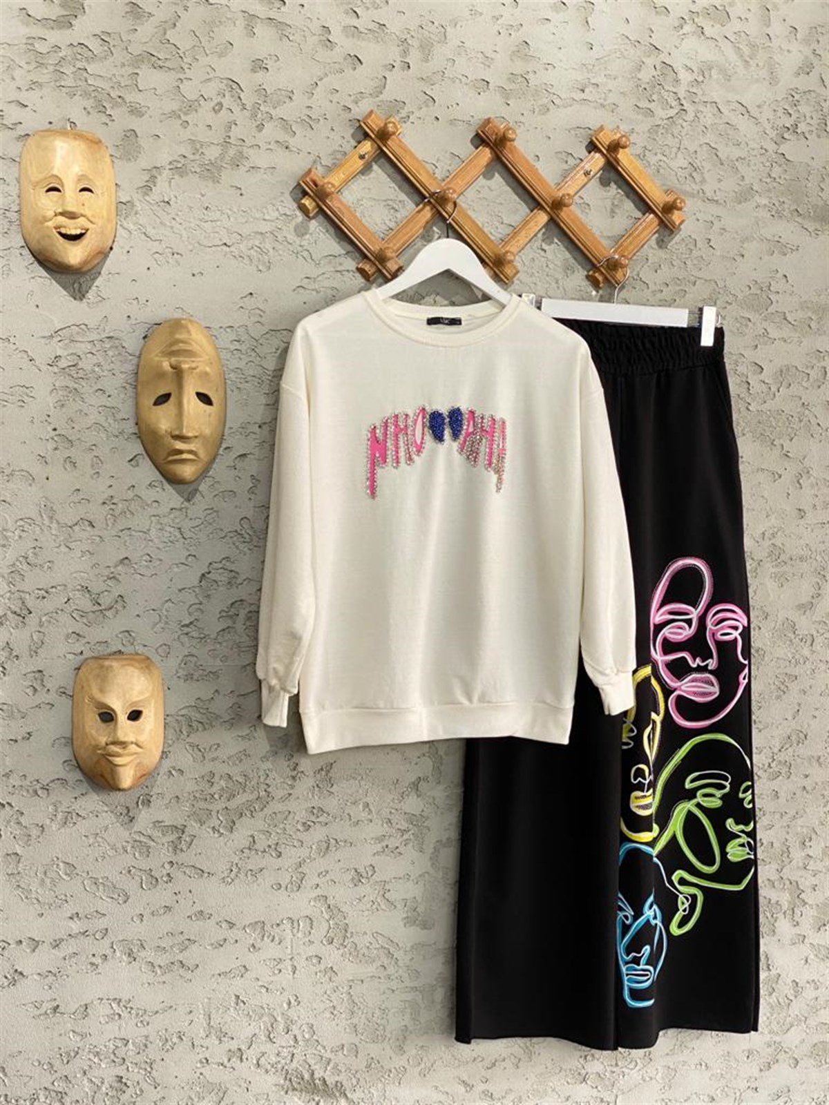 Baskı El İşi Detaylı Taşlı Sweat (Ekru)