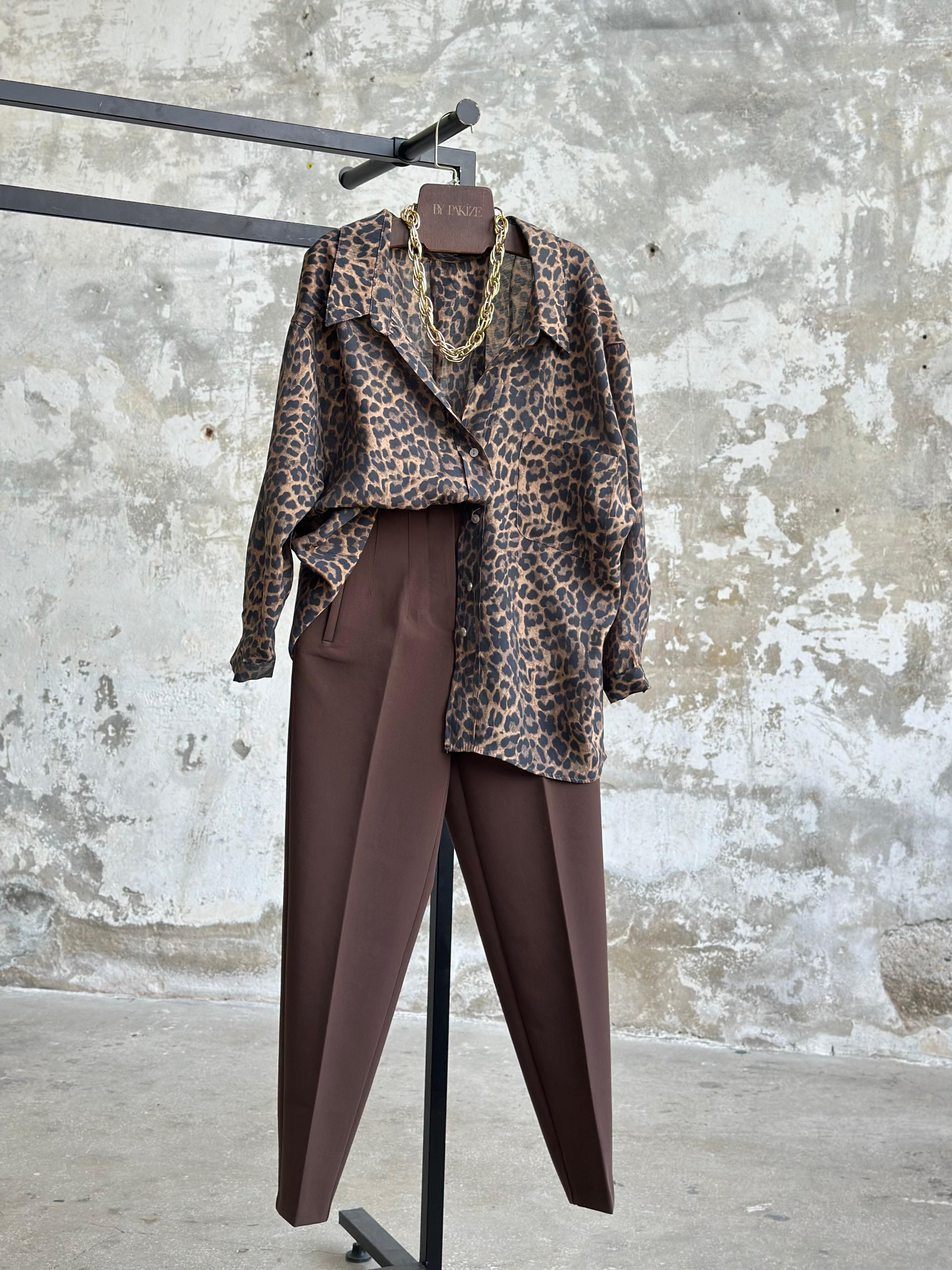 Düşük Omuzlu Oversize Leopar Desenli Gömlek (Kahve)