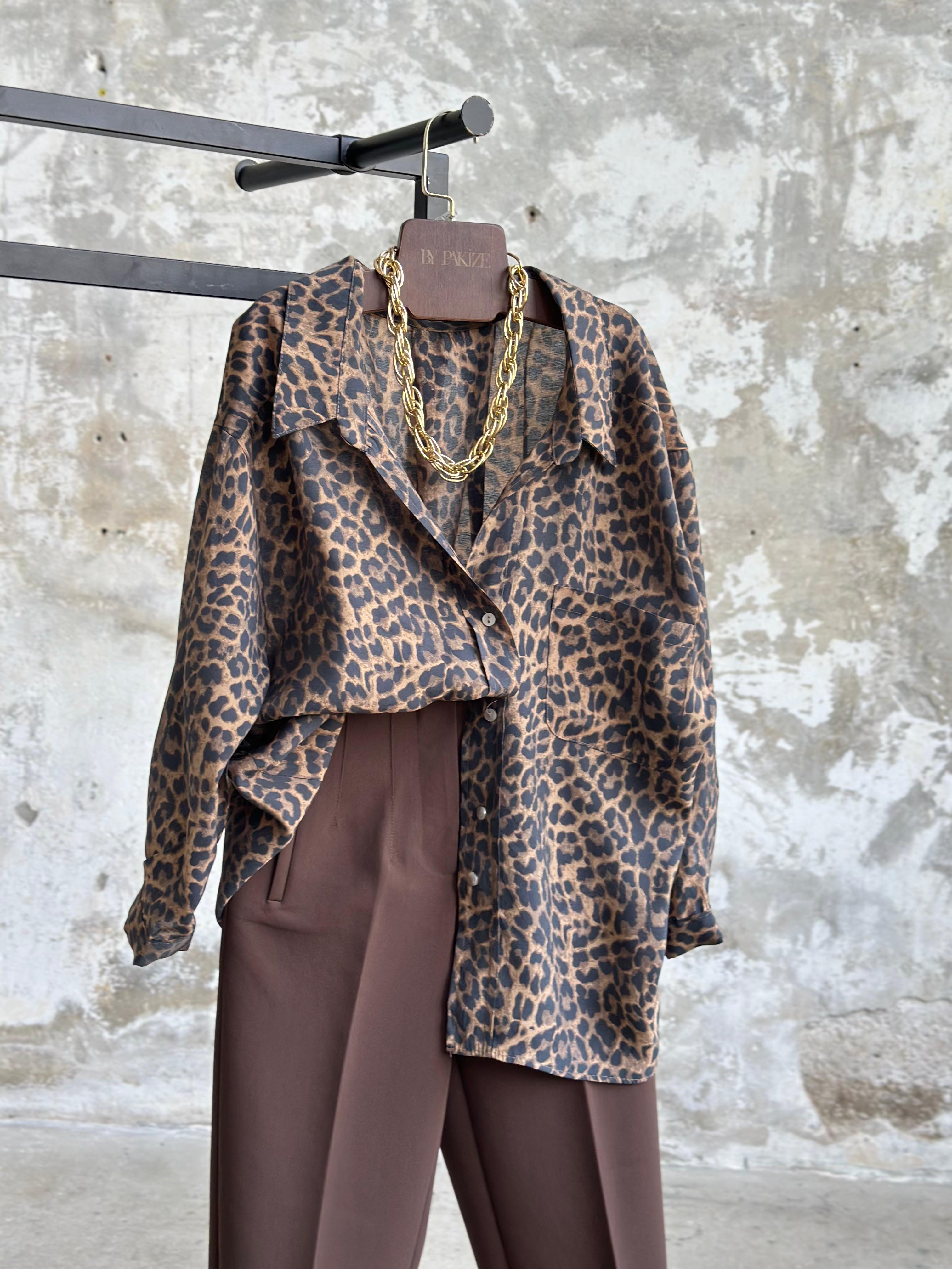 Düşük Omuzlu Oversize Leopar Desenli Gömlek (Kahve)