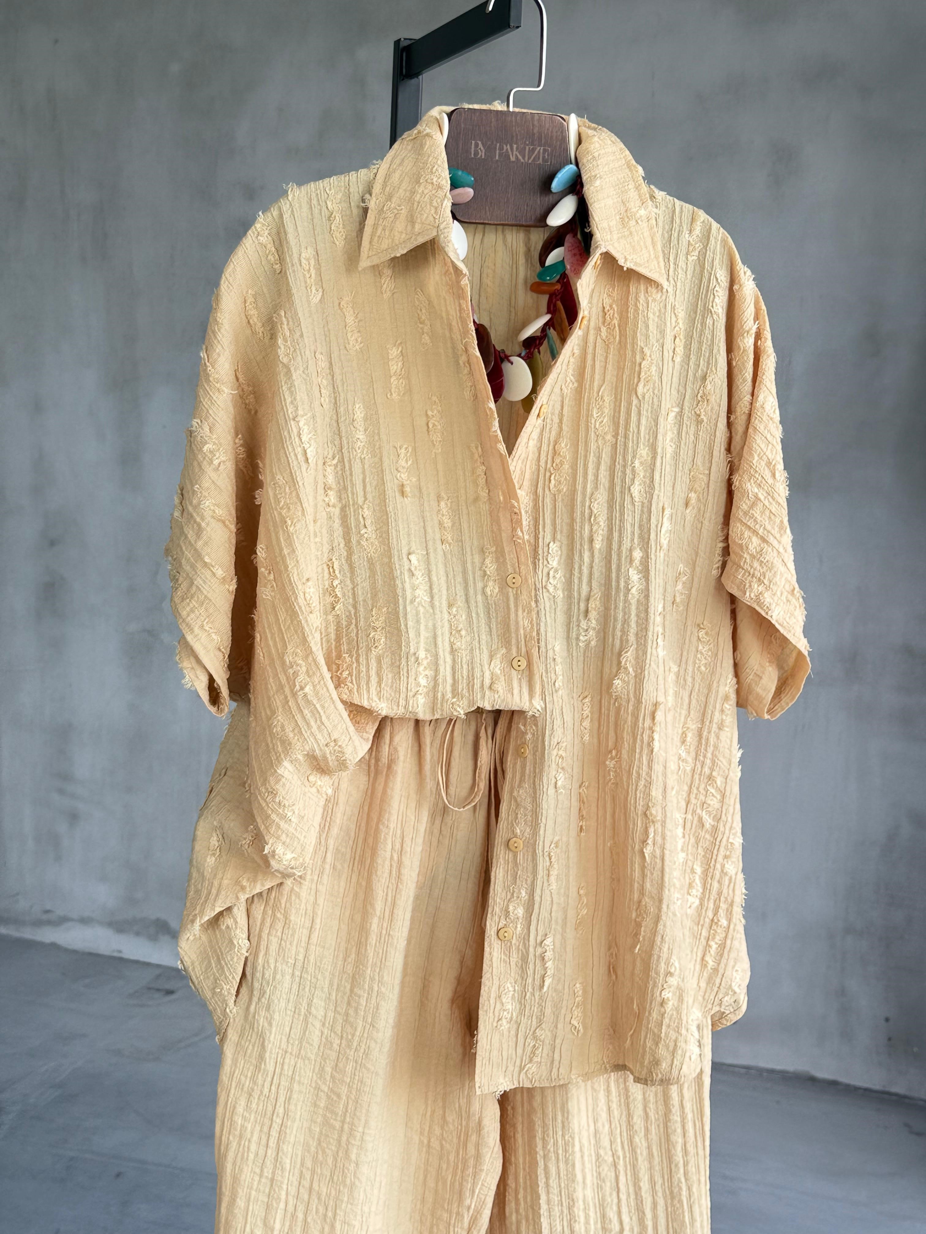 Kırçıl Detaylı Yakalı Takım (Sarı)