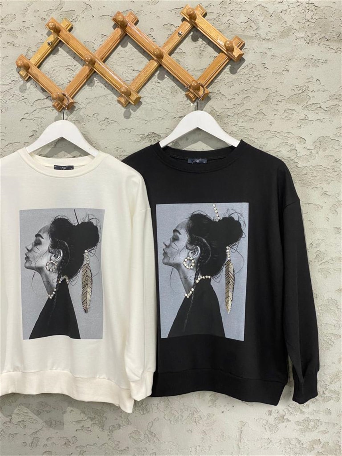 Kız Figürlü Boncuk Taş İşlemeli Sweat (Siyah)