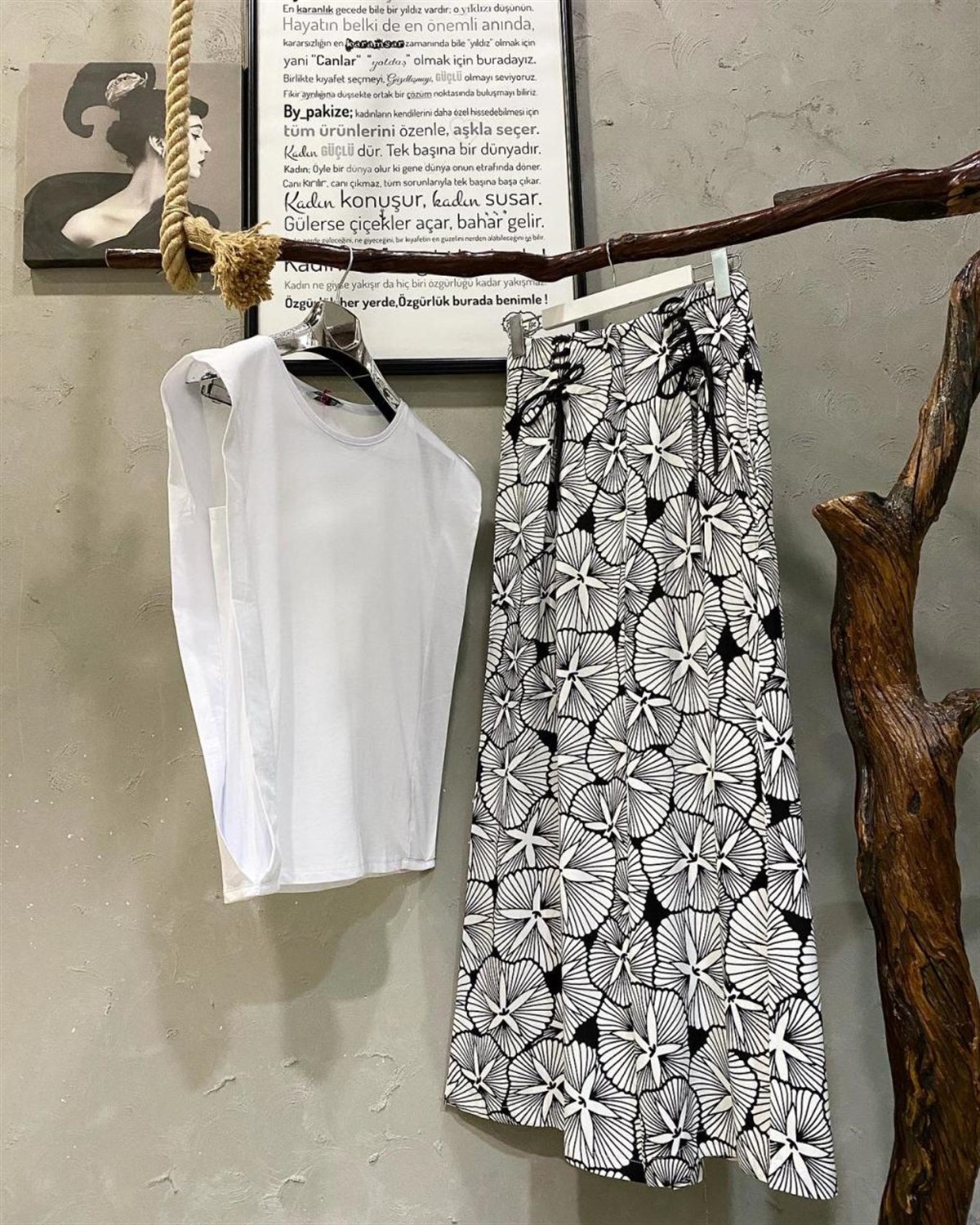 Kol Detaylı Penye Tshirt (SİYAH & BEYAZ)