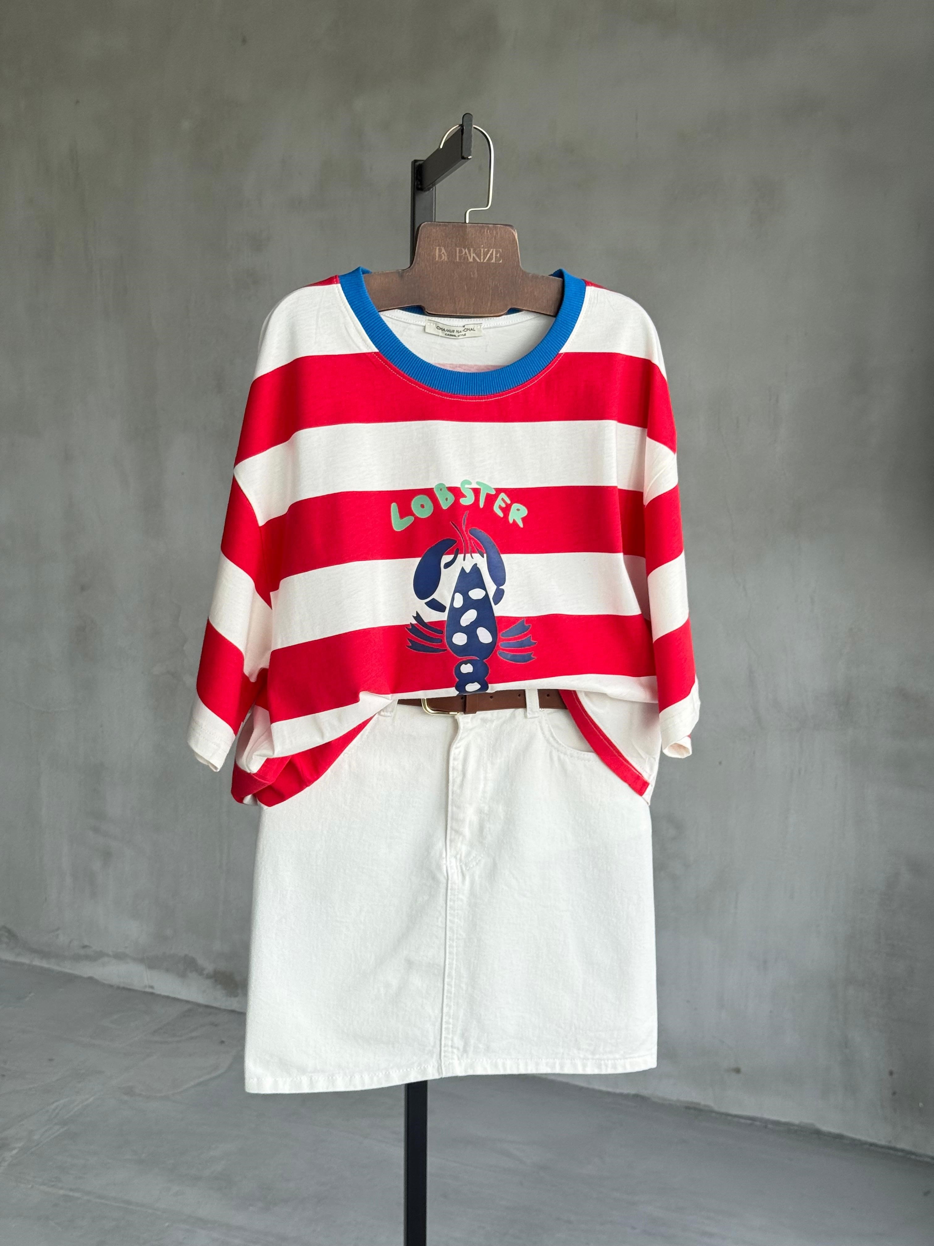 ÜRETİM AŞAMASINDADIR ÖN SİPARİŞE AÇIKTIR...Çizgili Istakoz Baskılı Dokuma Tişört (Kırmızı)