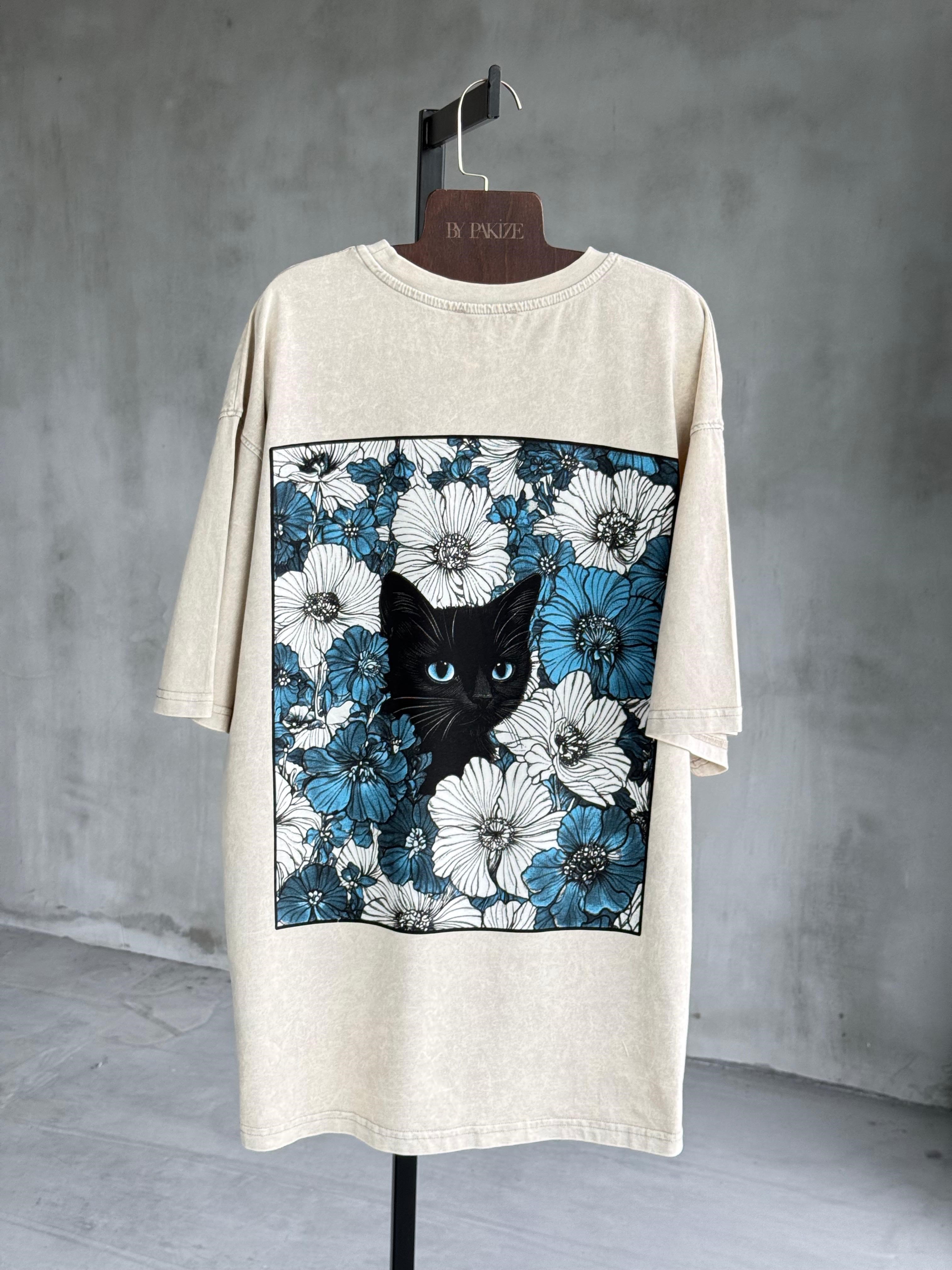 ÖN SİPARİŞE AÇILMIŞTIR...Sırt Kedi Baskılı Taş Yıkamalı Oversize Tişört (Bej)