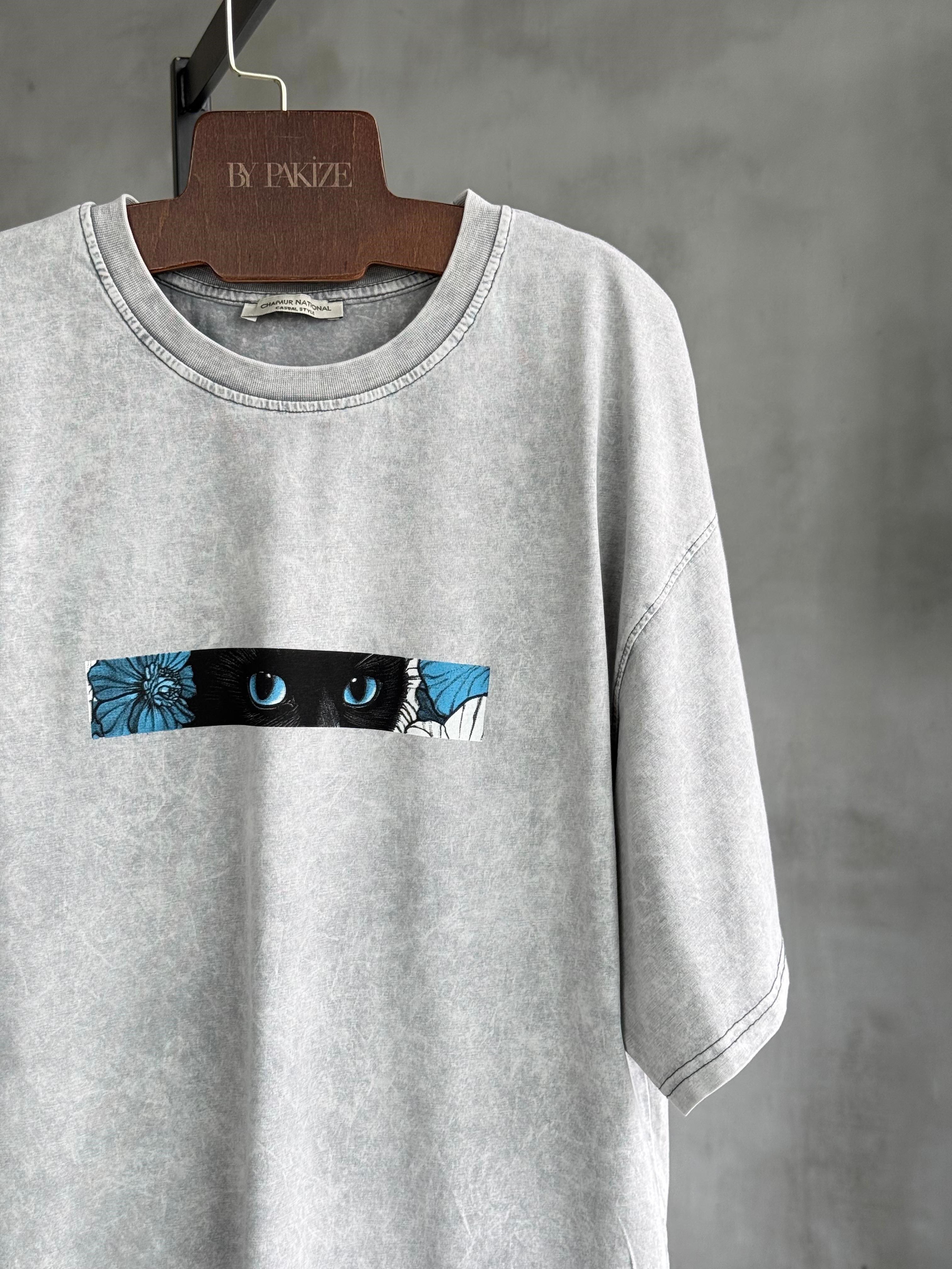 Sırt Kedi Baskılı Taş Yıkamalı Oversize Tişört (Gri)