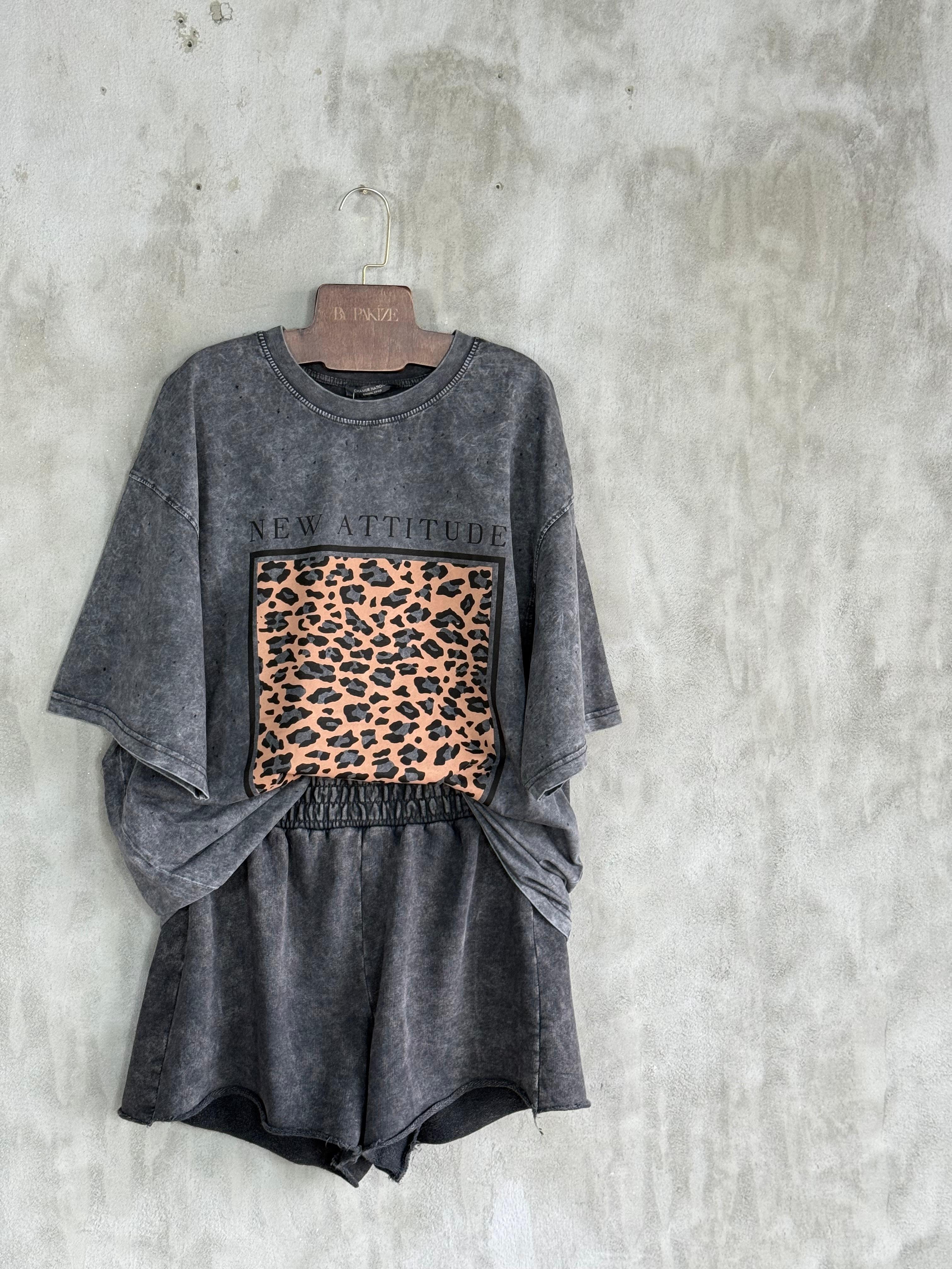Taş Yıkamalı Leopar Baskılı Oversize Dokuma Tişört (Gri)