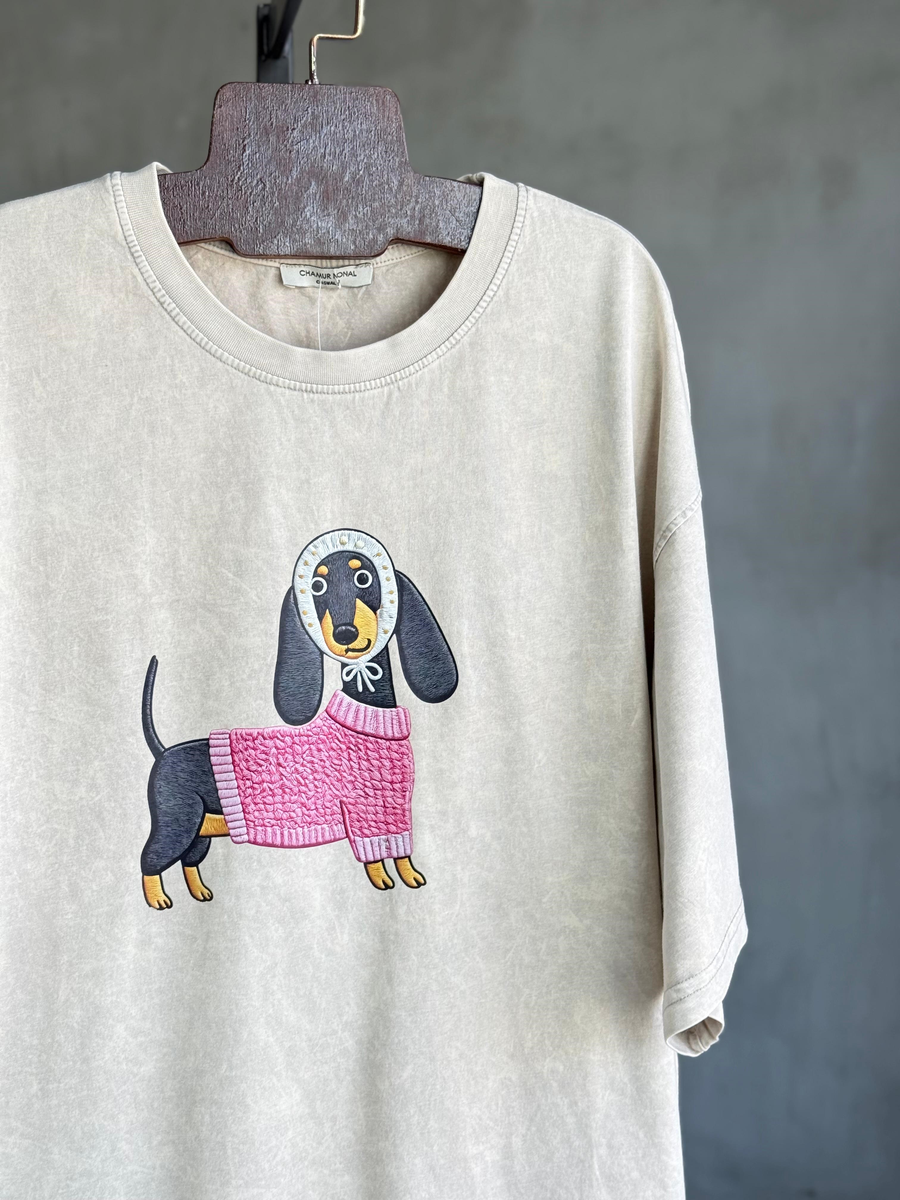 Taş Yıkamalı Oversize Köpek Baskılı Dokuma Tişört (Taş)