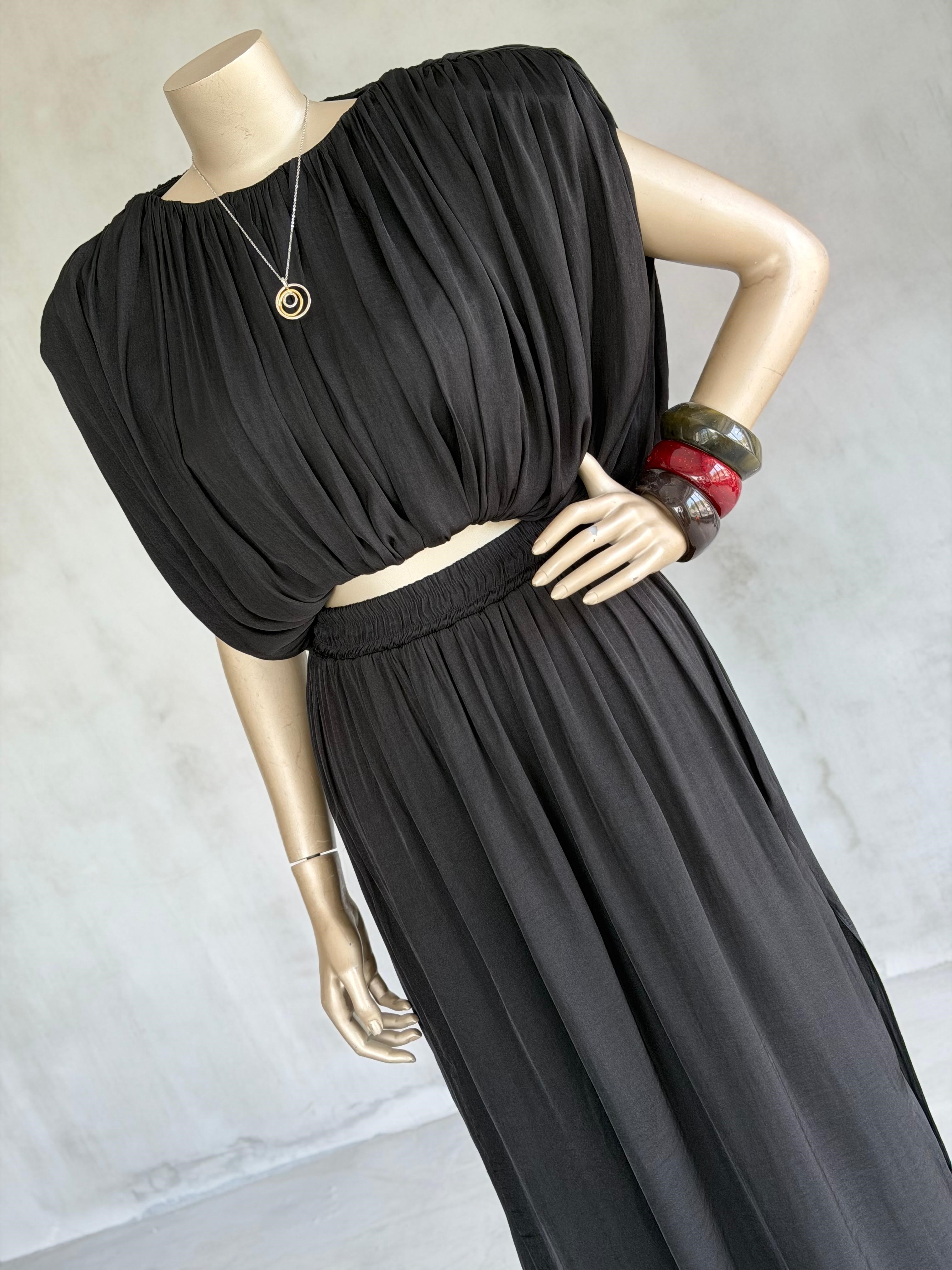 Tasarım Vatkalı Drape Bluz Yırtmaçlı Etek Takım (Siyah)