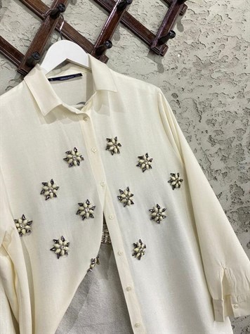 	Kristal Boncuk İşlemeli Tasarım Oversize Gömlek (Ekru)