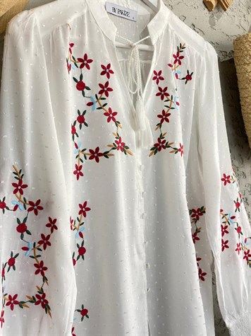 Alaçatı Nar Çiçeği İşlemeli Gömlek (Beyaz)