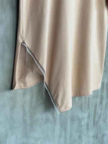 Asimetrik Kesim Zincir Detaylı Oversize Tişört (Bej)