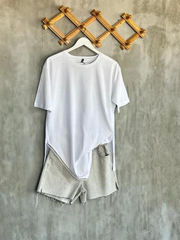Asimetrik Kesim Zincir Detaylı Oversize Tişört (Beyaz)