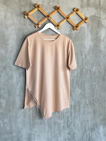 Asimetrik Kesim Zincir Detaylı Oversize Tişört (Bej)