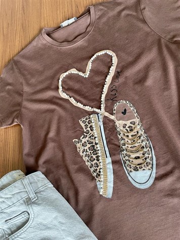 Ayakkabı Desenli İnci İşlemeli Tshirt (Kahve)