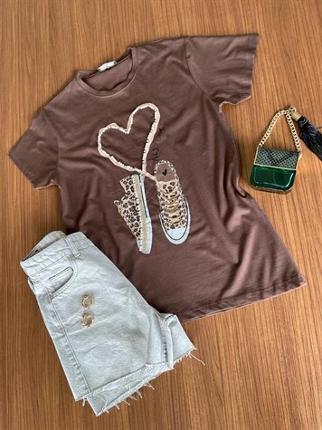 Ayakkabı Desenli İnci İşlemeli Tshirt (Kahve)