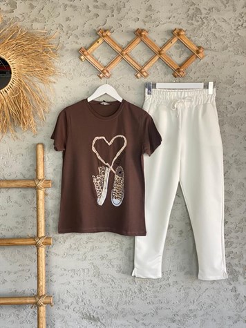 Ayakkabı Desenli İnci İşlemeli Tshirt (Kahve)
