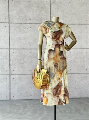 Batik Desen Geçişli Saten Büzgü Detaylı Elbise (Kahve)